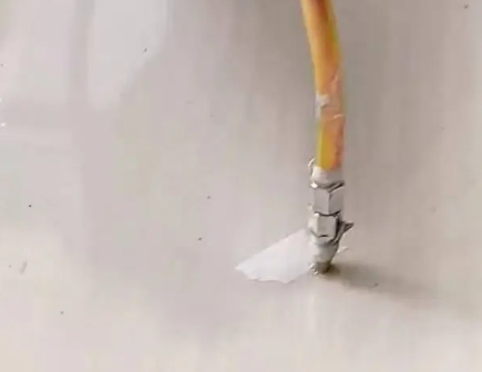 辉南瓷砖空鼓维修公司专业解答在瓷砖铺贴过程中，如果使用的砂料过粗（如全部使用了粗砂），可能会导致以下问题